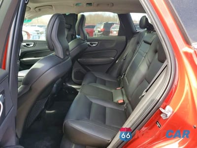 Zdjęcie 11 z 12 samochodu: 2019 VOLVO XC60 T5 VIN:LYV102RK4KB200955 - miniatura