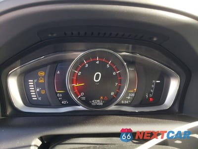 Zdjęcie 9 z 11 samochodu: 2017 VOLVO XC60 T6 DYNAMIC VIN:YV449MRR5H2069084 - miniatura