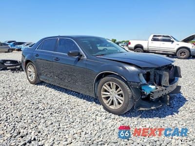 Czwarte zdjęcie samochodu z boku: 2018 CHRYSLER 300 TOURING VIN:2C3CCAAG4JH341070 - miniatura