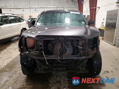 Piąte zdjęcie samochodu w środku: 2014 TOYOTA TACOMA BASE VIN:5TFUX4EN0EX027996 - miniatura