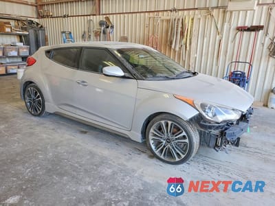 Czwarte zdjęcie samochodu z boku: 2016 HYUNDAI VELOSTER TURBO VIN:KMHTC6AE9GU300314 - miniatura