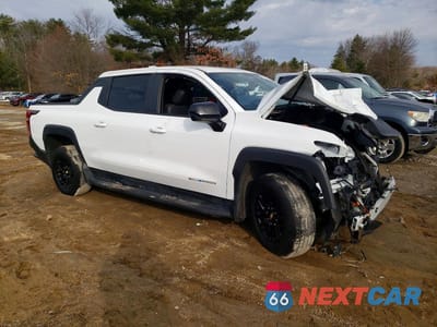 Czwarte zdjęcie samochodu z boku: 2024 CHEV SILVERADO VIN:1GC10UEDXRU202874 - miniatura