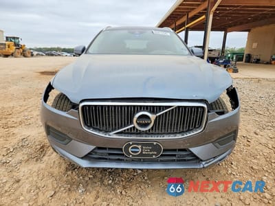 Piąte zdjęcie samochodu w środku: 2018 VOLVO XC60 T5 MOMENTUM VIN:YV4102RKXJ1062759 - miniatura