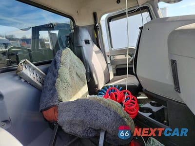 Piąte zdjęcie samochodu w środku: 2020 MACK PINNACLE SEMI TRUCK VIN:1M1PN4GY8LM005334 - miniatura
