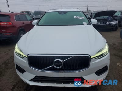 Piąte zdjęcie samochodu w środku: 2020 VOLVO XC60 T6 MOMENTUM VIN:YV4A22RK2L1516905 - miniatura