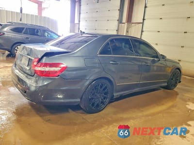 Trzecie zdjęcie samochodu z tyłu: 2010 MERCEDES-BENZ E 350 4MATIC VIN:WDDHF8HB1AA066435 - miniatura