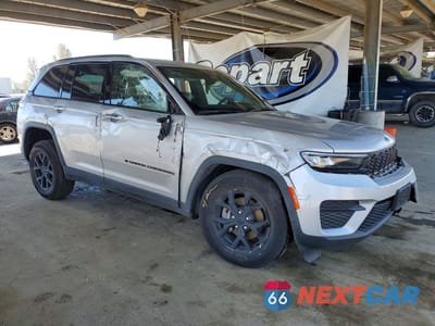 Czwarte zdjęcie samochodu z boku: 2025 JEEP GRAND CHEROKEE LAREDO VIN:1C4RJHAG0SC317616 - miniatura