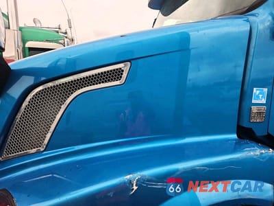 Zdjęcie 7 z 10 samochodu: 2015 VOLVO VNL SEMI TRUCK VIN:4V4NC9EH7FN936228 - miniatura