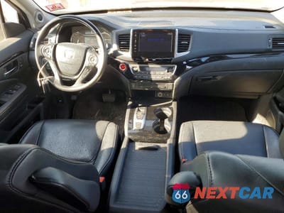 Zdjęcie 8 z 12 samochodu: 2017 HONDA PILOT TOURING VIN:5FNYF6H94HB086577 - miniatura