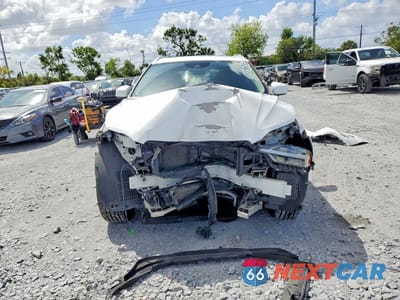 Piąte zdjęcie samochodu w środku: 2019 VOLVO XC60 T5 MOMENTUM VIN:LYV102DK9KB376441 - miniatura
