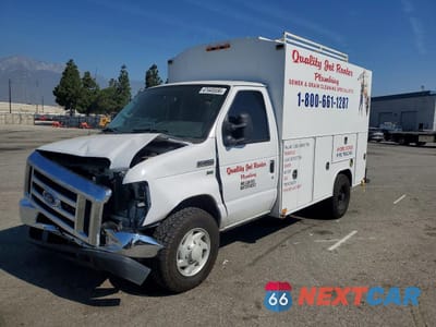 Drugie zdjęcie samochodu z przodu: 2019 FORD ECONOLINE E350 SUPER DUTY CUTAWAY VAN VIN:1FDWE3F64KDC04137 - miniatura