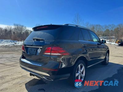 Czwarte zdjęcie samochodu z boku: 2019 MERCEDES-BENZ GLE 400 4MATIC VIN:4JGDA5GB0KB207736 - miniatura
