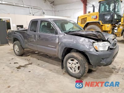 Czwarte zdjęcie samochodu z boku: 2015 TOYOTA TACOMA BASE VIN:5TFUX4EN7FX035627 - miniatura