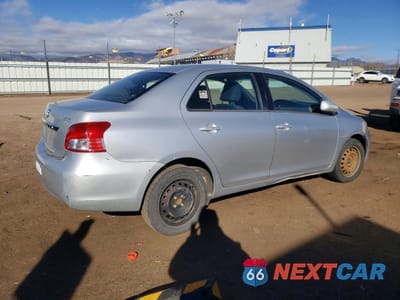 Trzecie zdjęcie samochodu z tyłu: 2007 TOYOTA YARIS BASE VIN:JTDBT923571076037 - miniatura