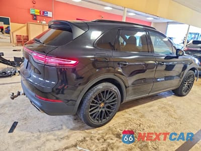 Trzecie zdjęcie samochodu z tyłu: 2021 PORSCHE CAYENNE VIN:WP1AA2AY7MDA05582 - miniatura