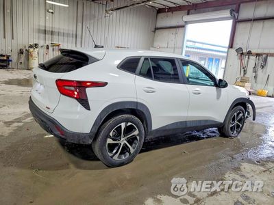 Trzecie zdjęcie samochodu z tyłu: 2024 CHEVROLET TRAX 1RS VIN:KL77LGE28RC006467 - miniatura