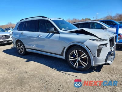 Czwarte zdjęcie samochodu z boku: 2025 BMW X7 M60I VIN:5UX33EM08S9X10045 - miniatura