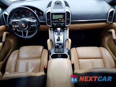 Zdjęcie 8 z 13 samochodu: 2016 PORSCHE CAYENNE VIN:WP1AF2A28GLA40297 - miniatura