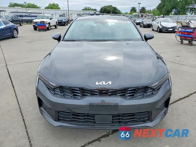 Piąte zdjęcie samochodu w środku: 2025 KIA K5 LXS VIN:KNAG24J73S5304504 - miniatura
