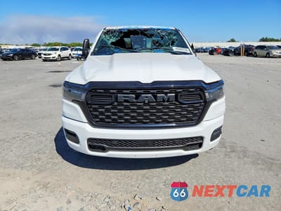 Piąte zdjęcie samochodu w środku: 2025 RAM 1500 BIG HORN VIN:1C6RREFP8SN597667 - miniatura