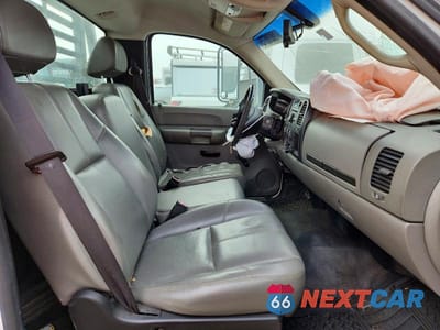 Piąte zdjęcie samochodu w środku: 2008 CHEVROLET SILVERADO FLATBED TRUCK VIN:1GBJC34K58E204899 - miniatura