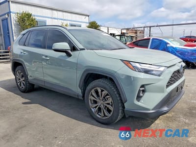 Czwarte zdjęcie samochodu z boku: 2023 TOYOTA RAV4 HYBRID XLE PREMIUM VIN:JTMB6RFV2PD111926 - miniatura