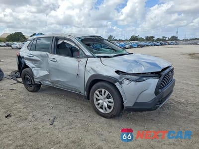 Czwarte zdjęcie samochodu z boku: 2024 TOYOTA COROLLA CROSS L VIN:7MUAAAAG8RV099301 - miniatura