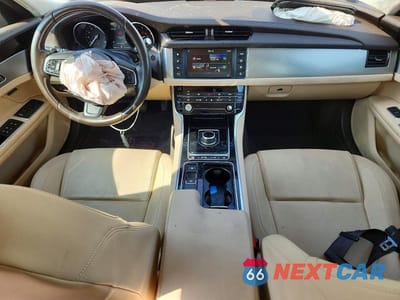 Zdjęcie 8 z 13 samochodu: 2018 JAGUAR XF PREMIUM VIN:SAJBD4FX4JCY55651 - miniatura