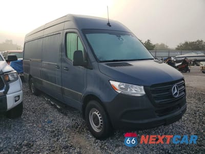 Czwarte zdjęcie samochodu z boku: 2019 MERCEDES BENZ SPRINTER 2500 DELIVERY VAN VIN:WD4PF1CD9KP127556 - miniatura