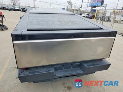 Zdjęcie 6 z 12 samochodu: 2024 TESLA CYBERTRUCK VIN:7G2CEHED1RA038421 - miniatura