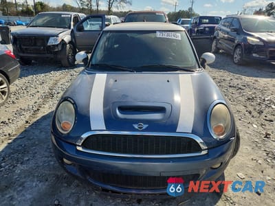 Piąte zdjęcie samochodu w środku: 2009 MINI COOPER S VIN:WMWMF73529TW88205 - miniatura