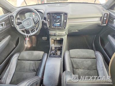 Zdjęcie 8 z 12 samochodu: 2020 VOLVO XC40 T5 R-DESIGN VIN:YV4162UMXL2249942 - miniatura