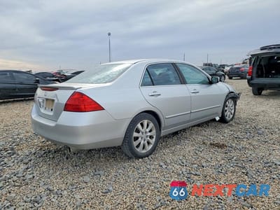 Trzecie zdjęcie samochodu z tyłu: 2006 HONDA ACCORD SE VIN:1HGCM56356A013590 - miniatura