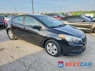 Czwarte zdjęcie samochodu z boku: 2015 KIA FORTE LX VIN:KNAFK4A61F5364287 - miniatura