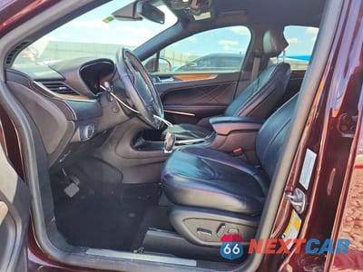 Zdjęcie 7 z 11 samochodu: 2019 LINCOLN MKC SELECT VIN:5LMCJ2C99KUL18445 - miniatura