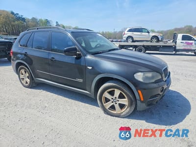 Czwarte zdjęcie samochodu z boku: 2011 BMW X5 XDRIVE35I VIN:5UXZV4C50BL738193 - miniatura