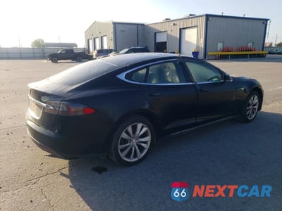 Trzecie zdjęcie samochodu z tyłu: 2016 TESLA MODEL S VIN:5YJSA1E13GF120884 - miniatura