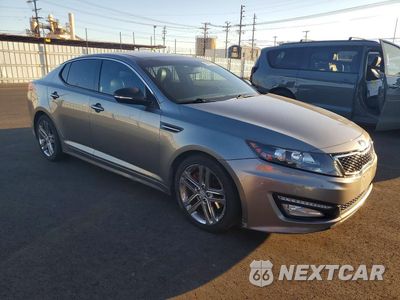 Czwarte zdjęcie samochodu z boku: 2013 KIA OPTIMA SX VIN:5XXGR4A65DG104938 - miniatura