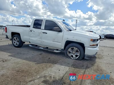 Czwarte zdjęcie samochodu z boku: 2018 CHEVROLET SILVERADO C1500 CUSTOM VIN:1GCRCPEC7JZ317524 - miniatura