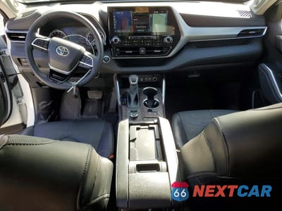 Zdjęcie 8 z 14 samochodu: 2022 TOYOTA HIGHLANDER PLATINUM VIN:5TDFZRBH9NS228879 - miniatura
