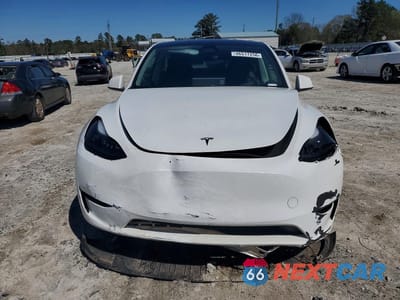 Piąte zdjęcie samochodu w środku: 2024 TESLA MODEL Y VIN:7SAYGDED8RA307397 - miniatura