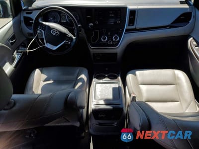 Zdjęcie 8 z 12 samochodu: 2020 TOYOTA SIENNA XLE 8-PASSENGER VIN:5TDYZ3DC6LS037005 - miniatura