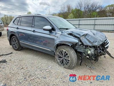 Czwarte zdjęcie samochodu z boku: 2024 VOLKSWAGEN TIGUAN WOLFSBURG VIN:3VVAB7AXXRM225430 - miniatura