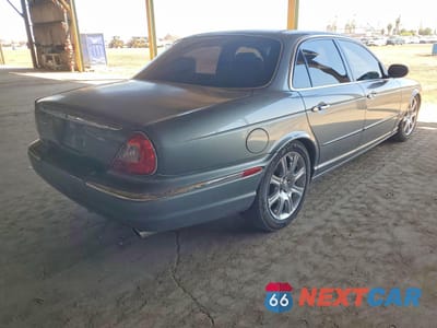 Trzecie zdjęcie samochodu z tyłu: 2004 JAGUAR XJ8 VIN:SAJWA71C04SG25165 - miniatura