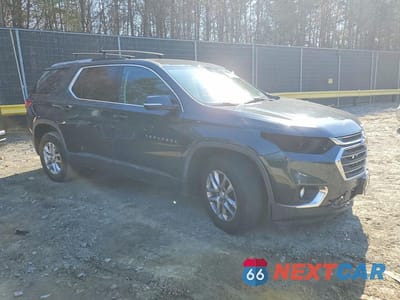 Czwarte zdjęcie samochodu z boku: 2018 CHEVROLET TRAVERSE VIN:1GNEVGKW3JJ119763 - miniatura