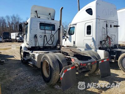Trzecie zdjęcie samochodu z tyłu: 2019 VOLVO VNR SEMI TRUCK VIN:4V4W19DF2KN217893 - miniatura