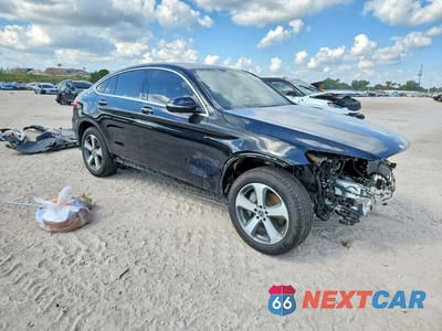 Czwarte zdjęcie samochodu z boku: 2019 MERCEDES-BENZ GLC COUPE 300 4MATIC VIN:WDC0J4KB7KF571059 - miniatura
