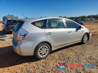 Trzecie zdjęcie samochodu z tyłu: 2015 TOYOTA PRIUS V TWO VIN:JTDZN3EU8FJ031764 - miniatura
