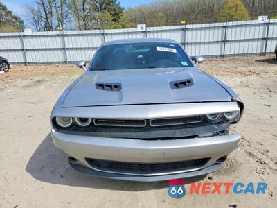 Piąte zdjęcie samochodu w środku: 2016 DODGE CHALLENGER SXT VIN:2C3CDZAG1GH280331 - miniatura