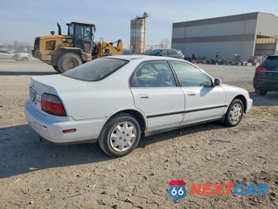 Trzecie zdjęcie samochodu z tyłu: 1996 HONDA ACCORD LX VIN:1HGCD5637TA002523 - miniatura
